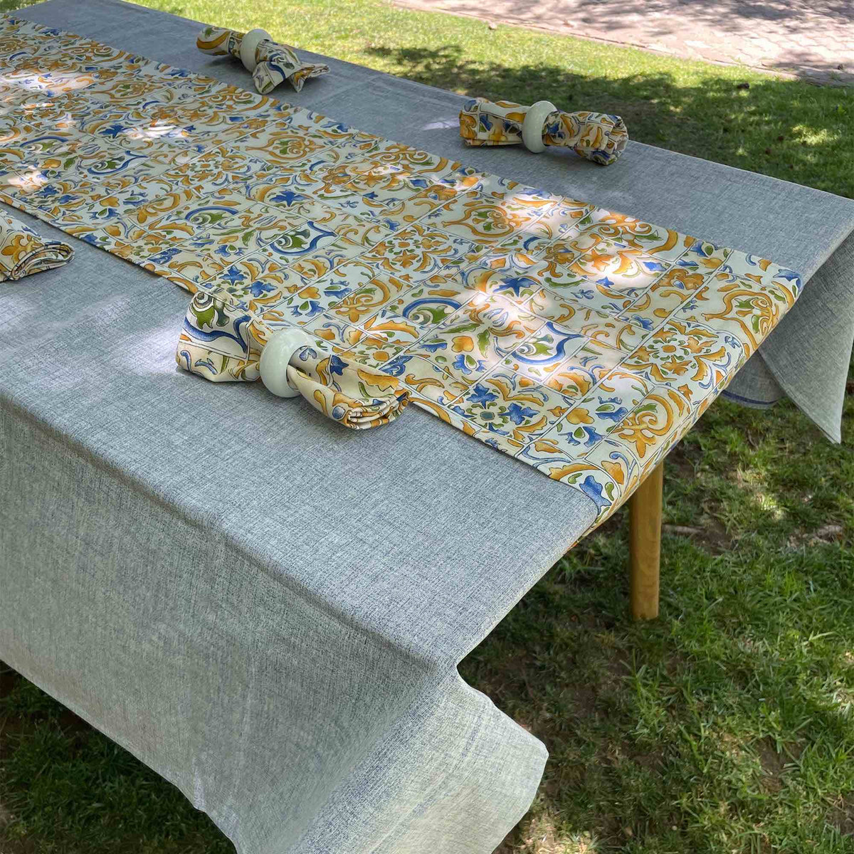 Set de Textil y Argollas Edgard Azul - (Mantel, Caminito, Servilletas y Argollas)