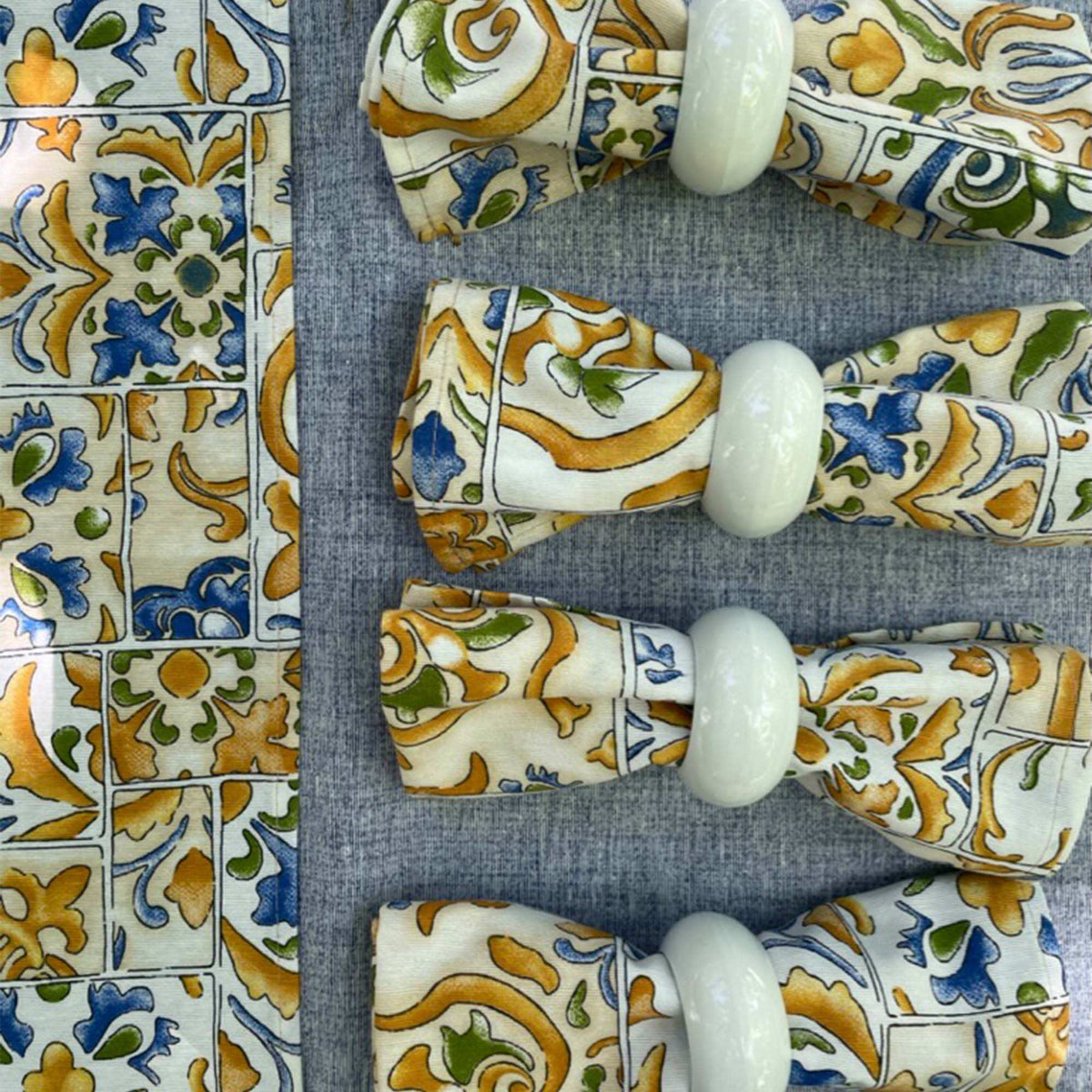 Set de Textil y Argollas Edgard Azul - (Mantel, Caminito, Servilletas y Argollas)