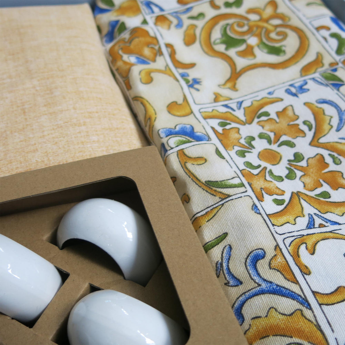 Set de Textil y Argollas Tiles - (Mantel, Caminito, Servilletas y Argollas)