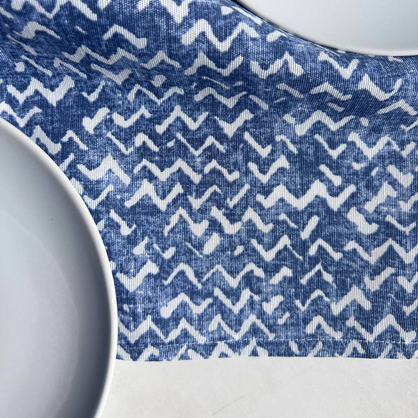 Camino de Mesa Cancún Ondas 160x40 cm – Azul con Estampado Ondulado - Decoexpress