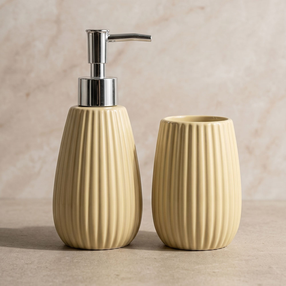 Set 2 accesorios de baño Dispensador de jabón y Vaso Cerámica Acanalada Amarillo