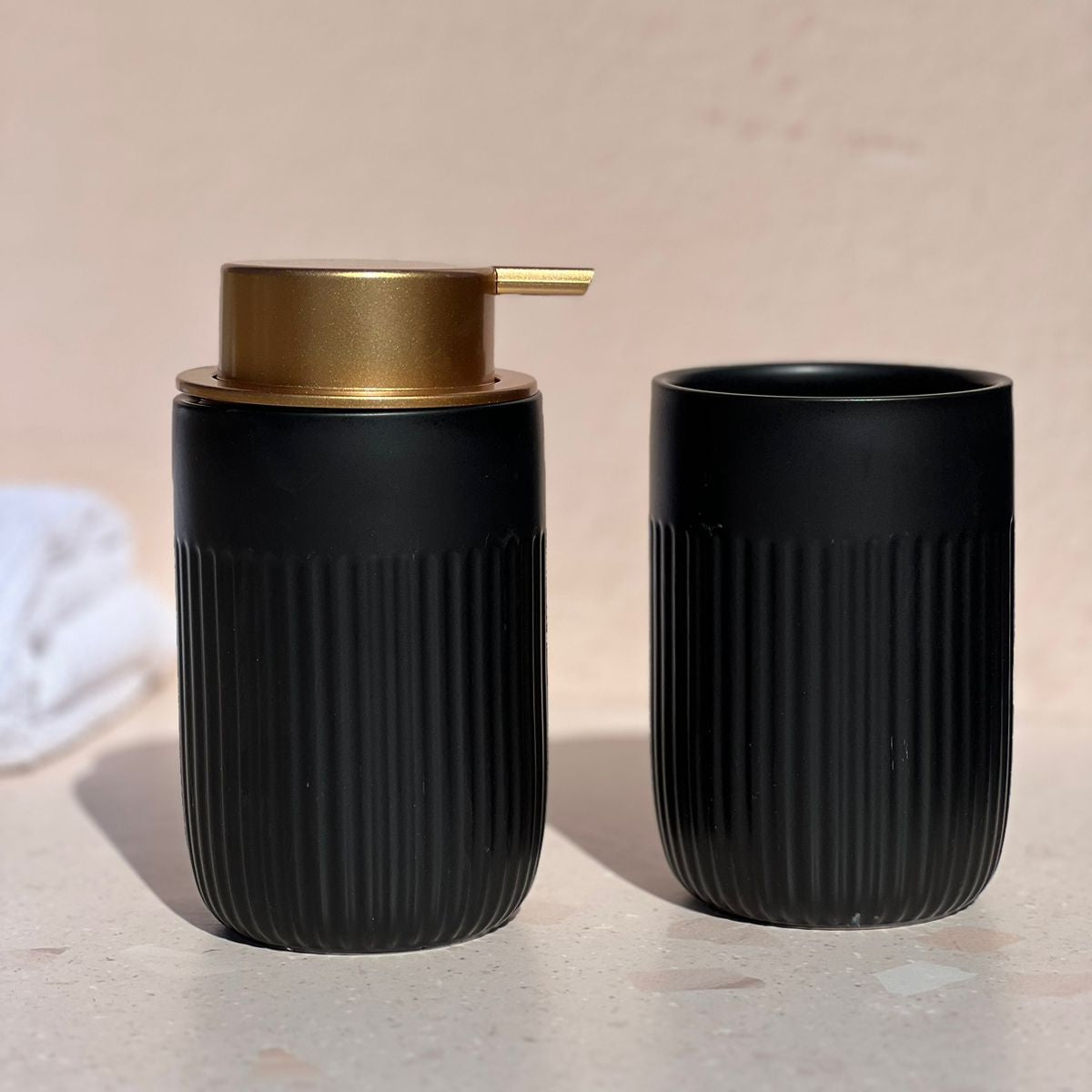 Set 2 accesorios de baño Dispensador de jabón y Vaso Cerámica Negro