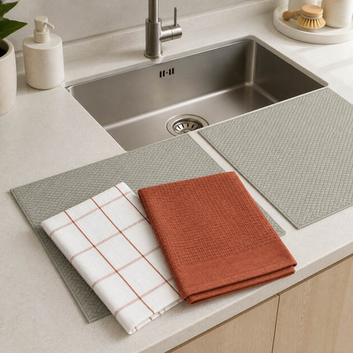 Kit Cocina Absorbente 4 Piezas: 2 Mat Secaplatos + 2 Paños Algodón — Gris / Cuadros Terracota