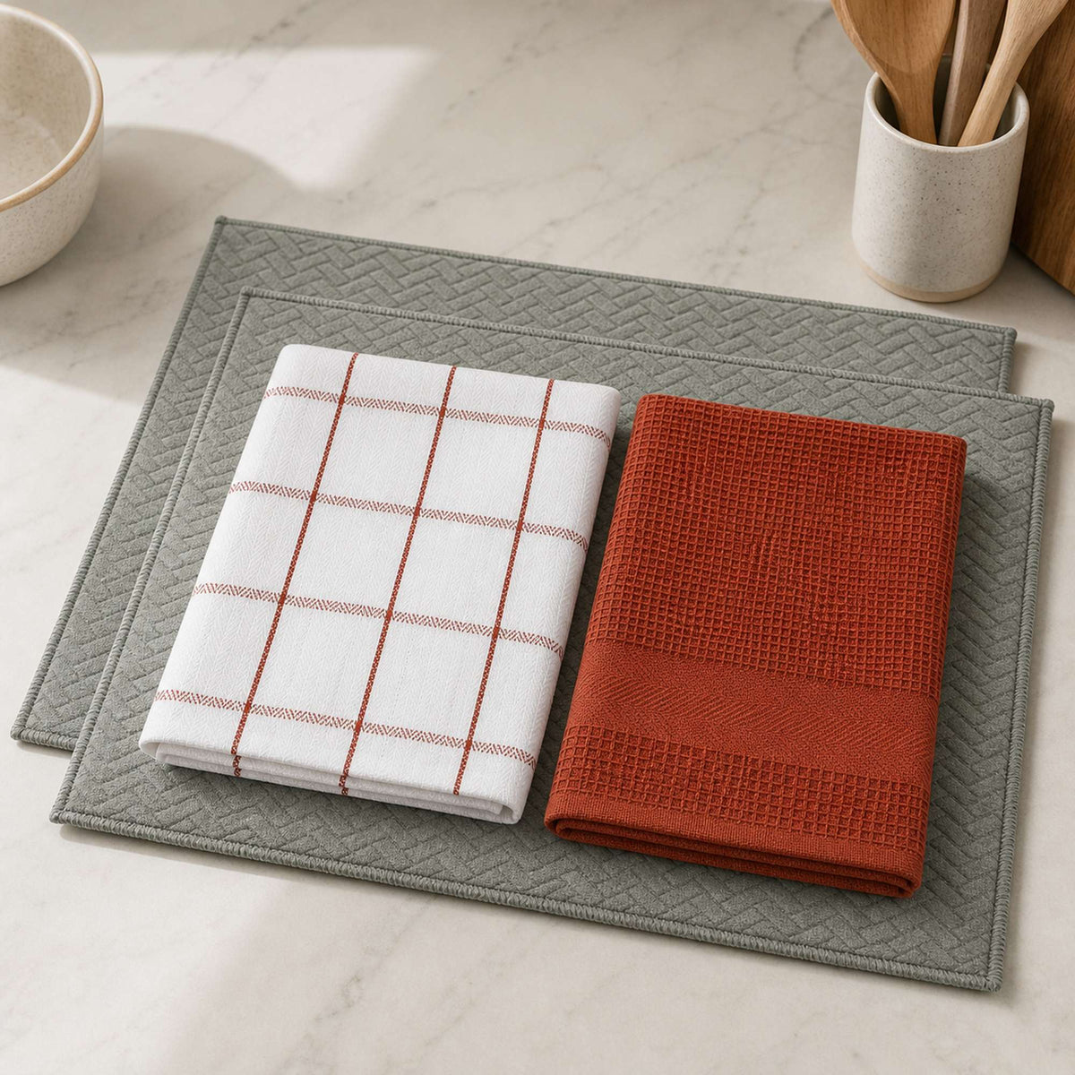 Kit Cocina Absorbente 4 Piezas: 2 Mat Secaplatos + 2 Paños Algodón — Gris / Cuadros Terracota