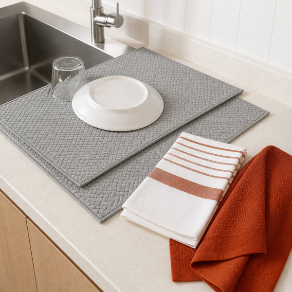 Kit Cocina Absorbente 4 Piezas: 2 Mat Secaplatos + 2 Paños Algodón — Gris / Líneas Terracota