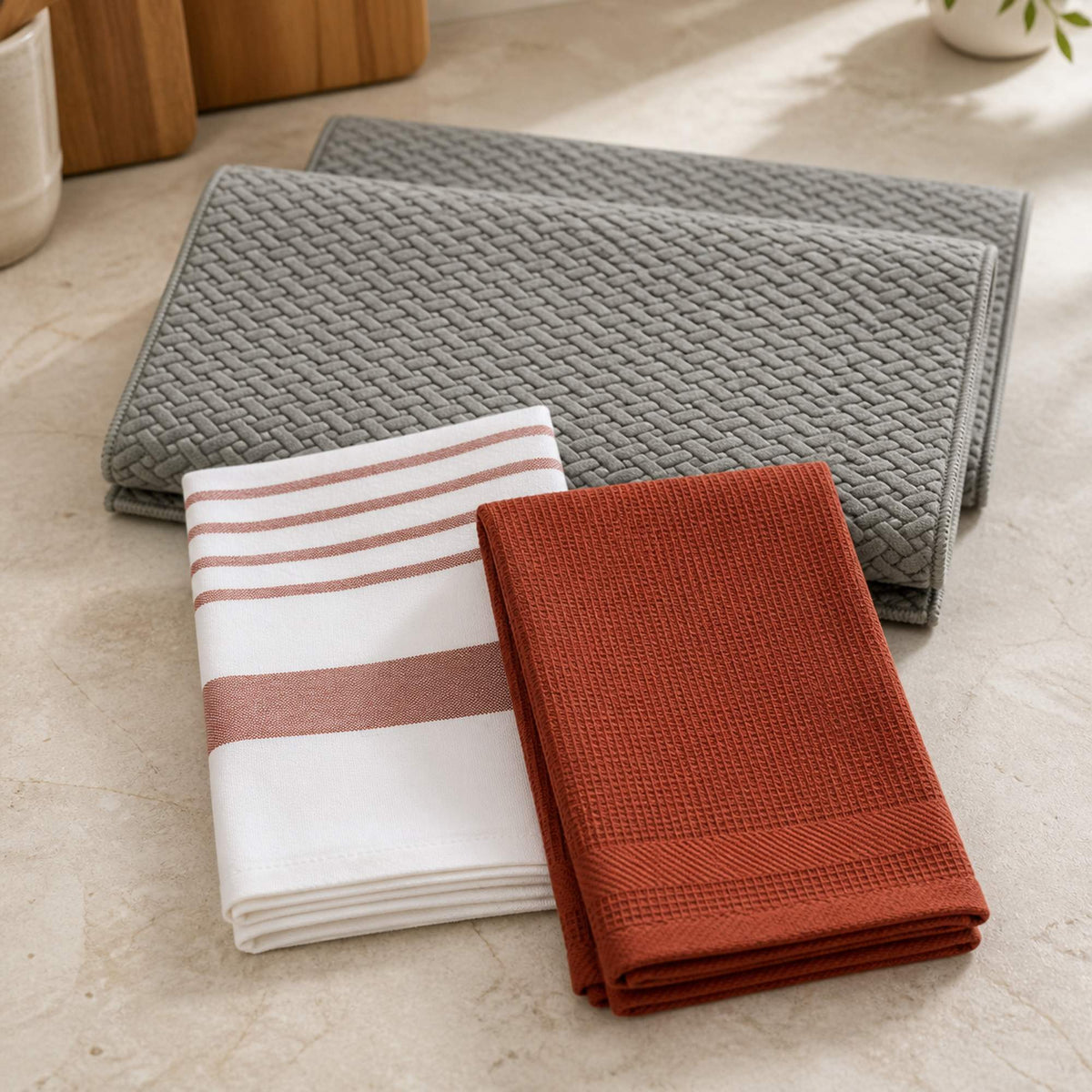 Kit Cocina Absorbente 4 Piezas: 2 Mat Secaplatos + 2 Paños Algodón — Gris / Líneas Terracota