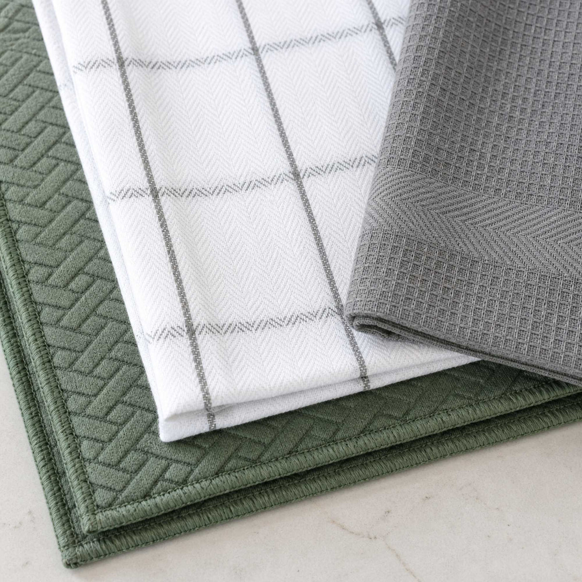 Kit Cocina Absorbente 4 Piezas: 2 Mat Secaplatos + 2 Paños Algodón — Verde Olivo / Cuadros Gris