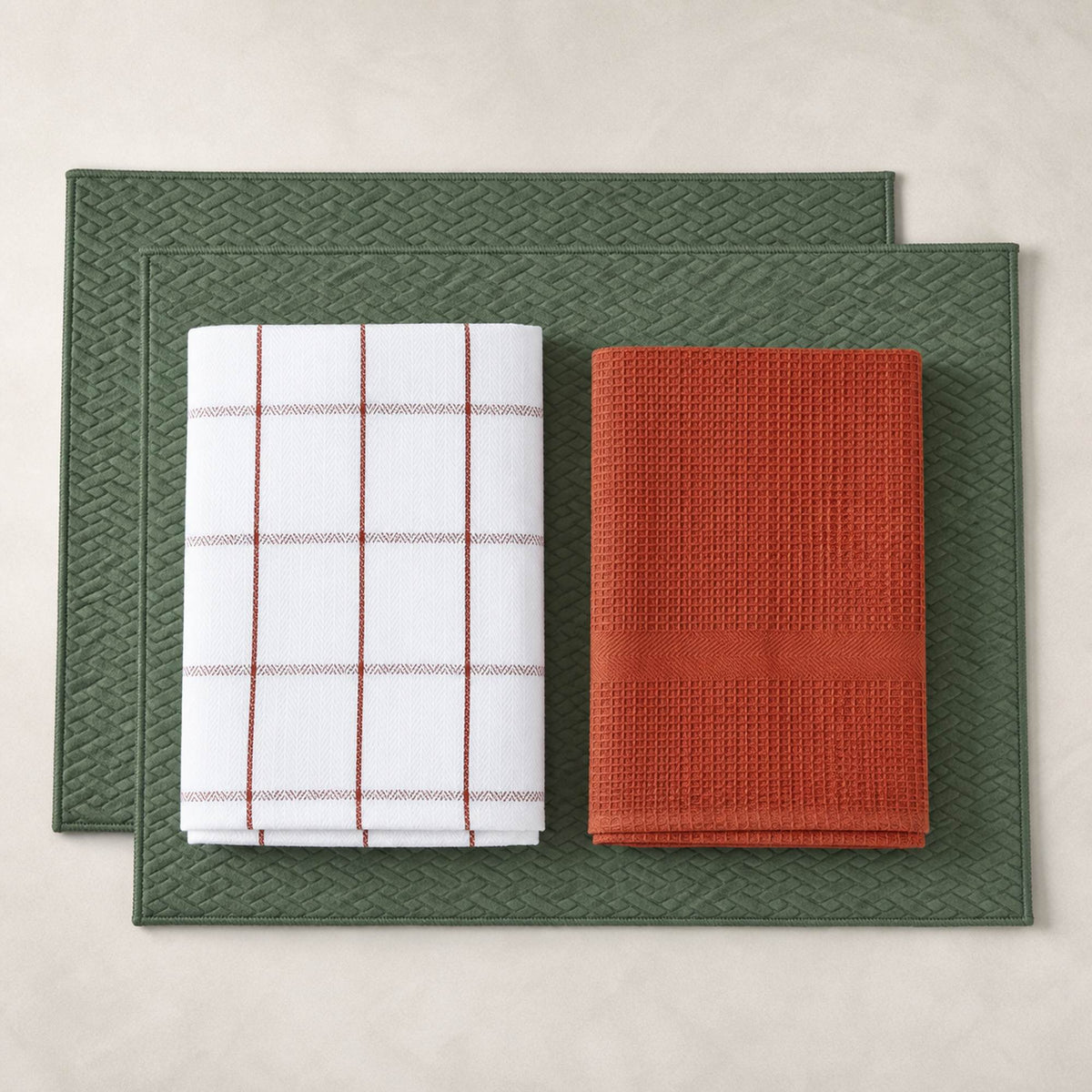 Kit Cocina Absorbente 4 Piezas: 2 Mat Secaplatos + 2 Paños Algodón — Verde Olivo / Cuadros Terracota