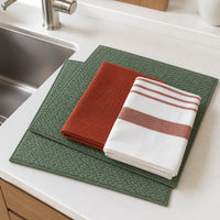 Kit Cocina Absorbente 4 Piezas: 2 Mat Secaplatos + 2 Paños Algodón — Verde Olivo / Líneas Terracota