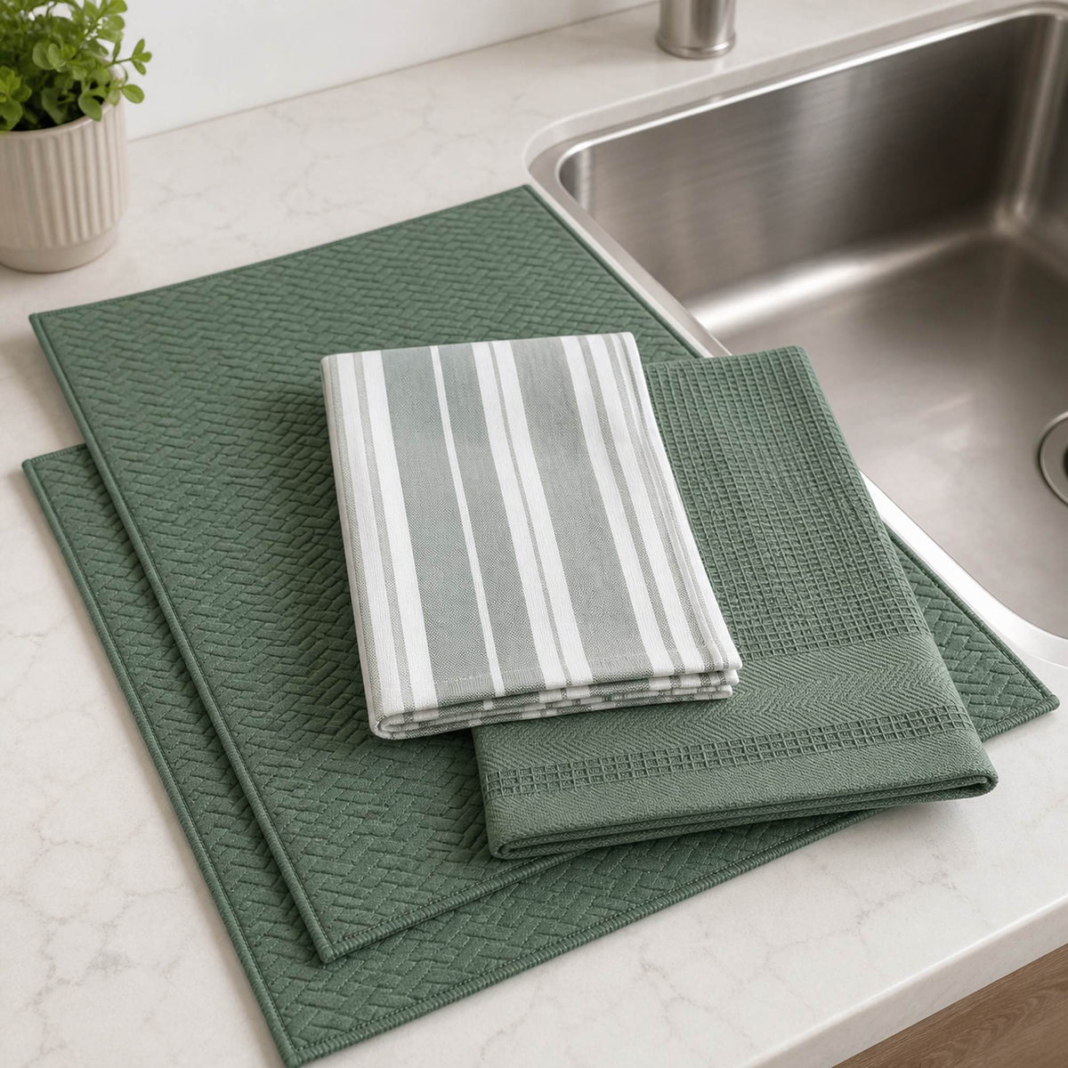 Kit Cocina Absorbente 4 Piezas: 2 Mat Secaplatos + 2 Paños Algodón — Verde Olivo / Líneas Verde Olivo