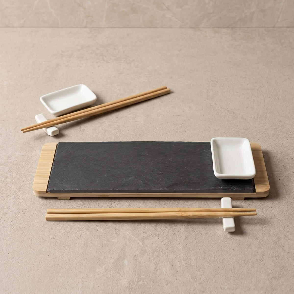 Set Sushi para 2 Personas en Tabla Bamboo y Palillos