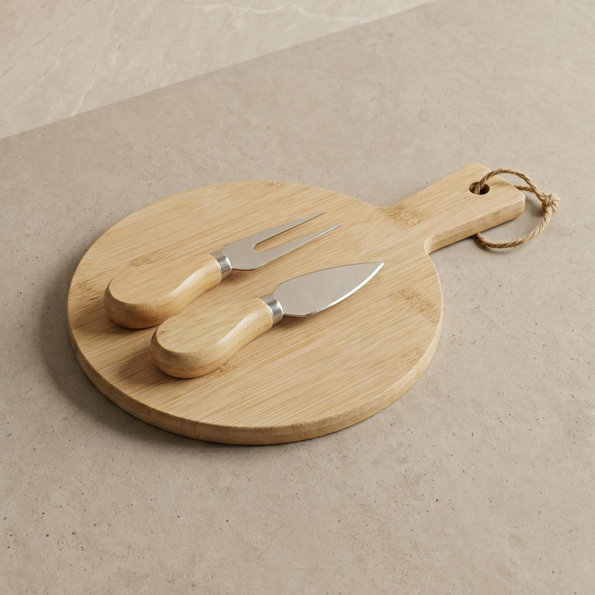 Set Tabla de Bamboo con 2 Cuchillos Queso 25x18 cm